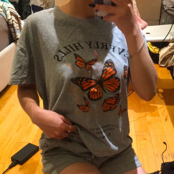 Butterfly tee🦋🧡 - Picture 2 of 2